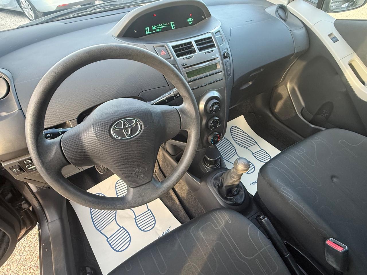 Toyota Yaris 1.0 5 porte Luxury pack