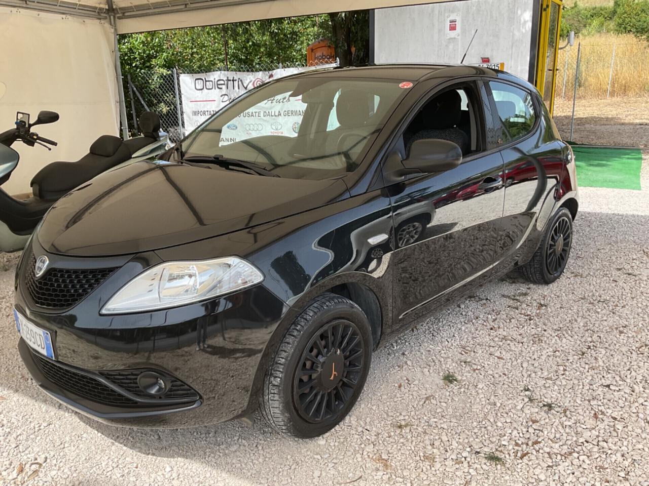 Lancia Ypsilon 1.2 69 CV 5 porte GPL Ecochic Elefantino Blu