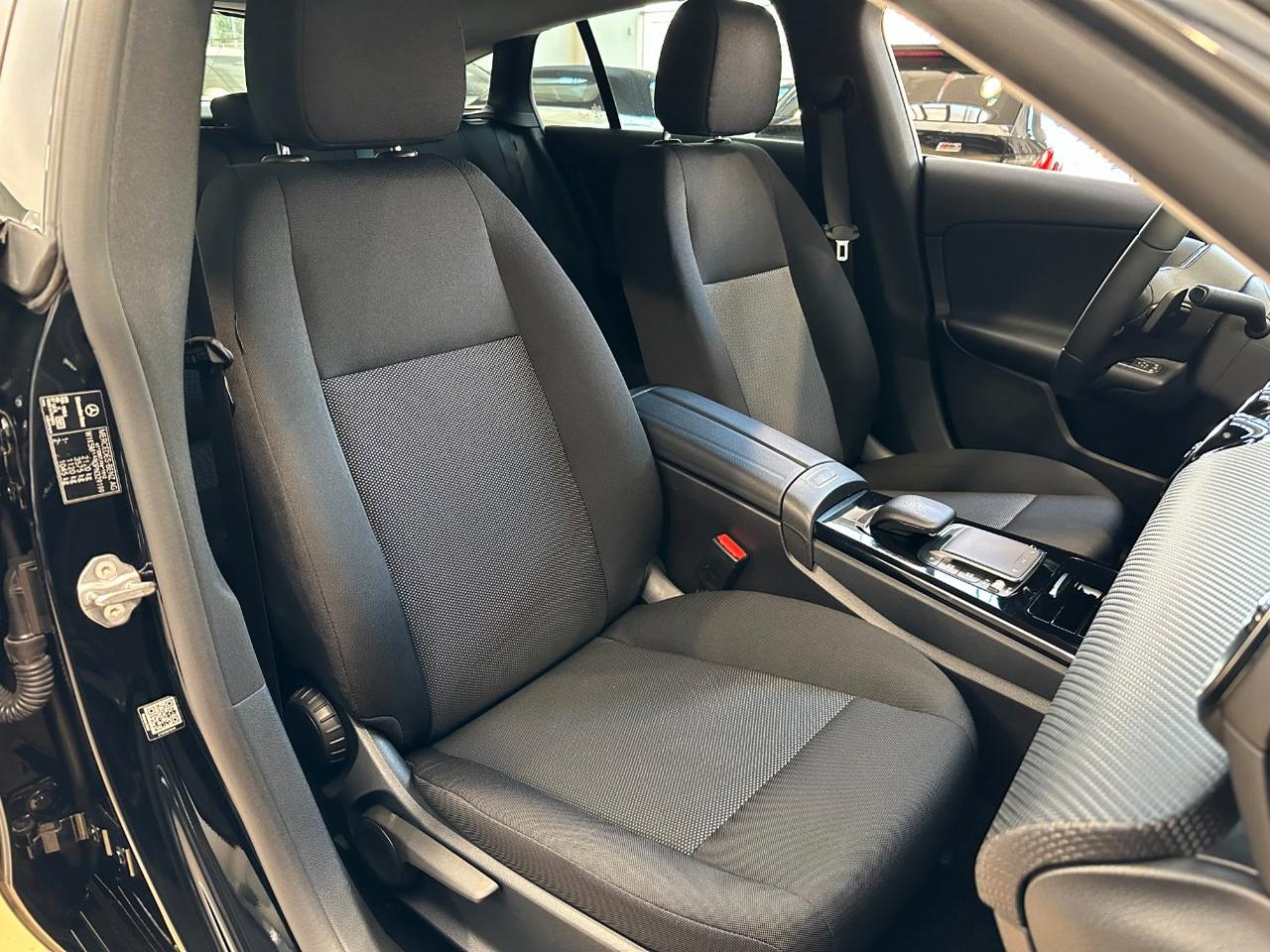 Mercedes CLA Shooting Brake 180 d Sport auto-LED-18"-Camera-Carplay-ACC