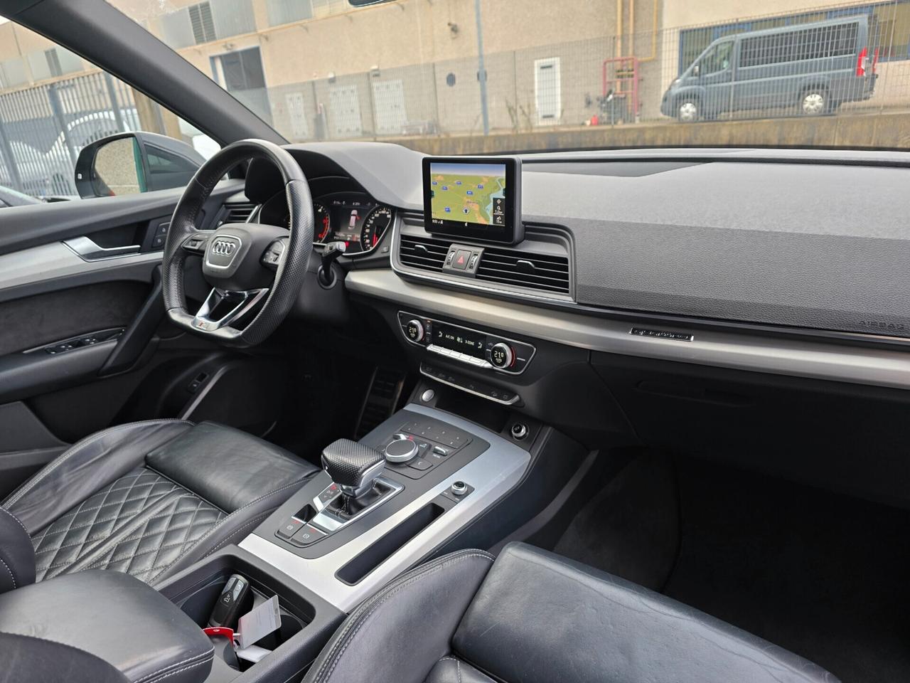 Audi Q5 40 TDI quattro S tronic S line interni RS