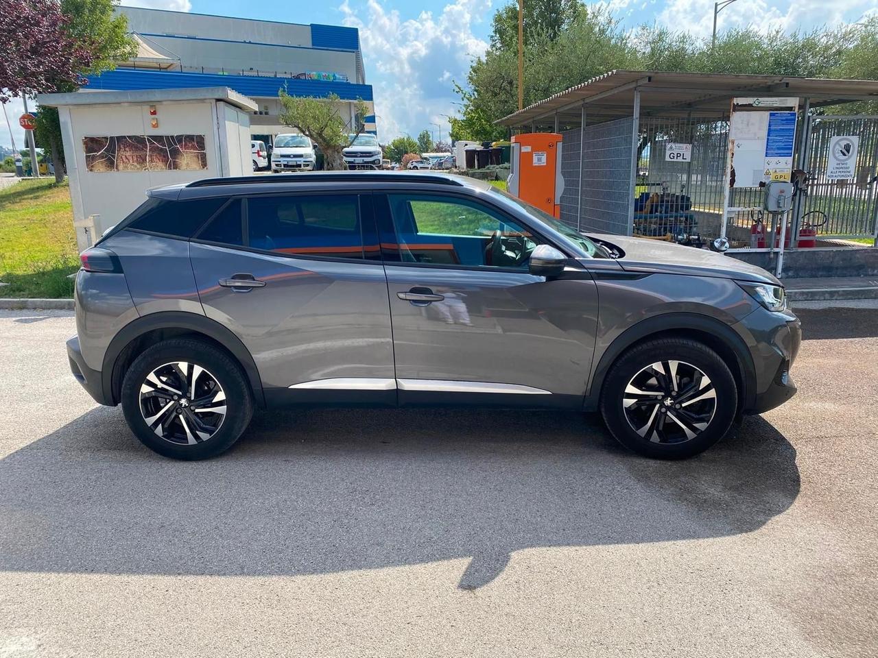 Peugeot 2008 PureTech 100 S&S Allure Navi Pack