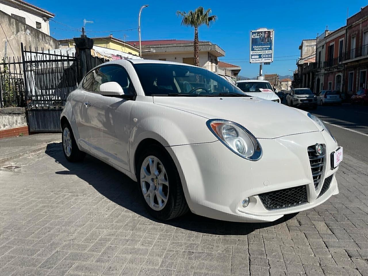 Alfa Romeo MiTo 1.6 JTDm 16V Distinctive Premium Pack