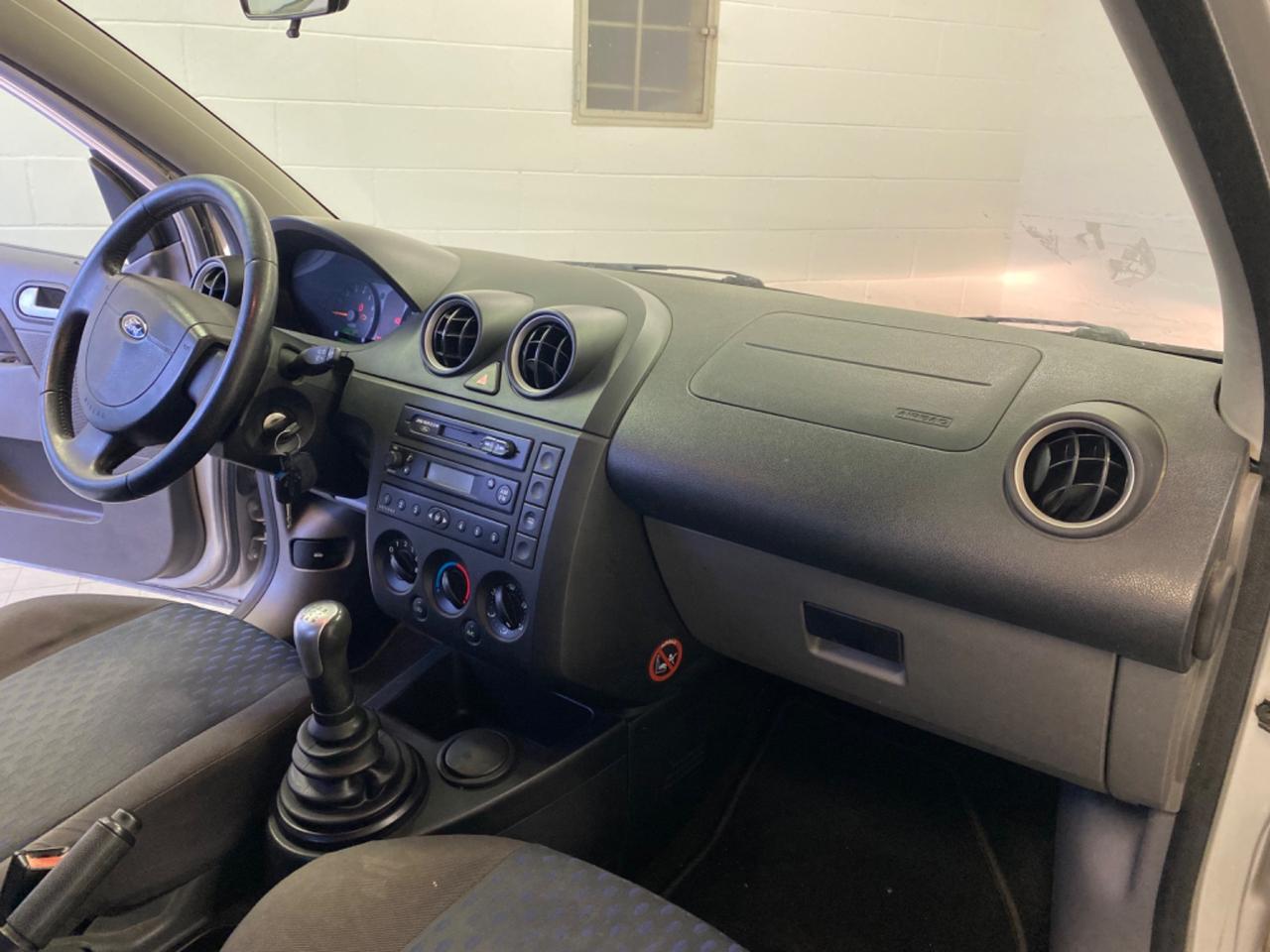 Ford Fiesta 1.4 16V 5p. Ghia