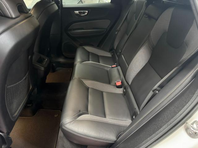VOLVO XC60 B4 (d) AWD automatico Plus Dark N1 + iva 22%