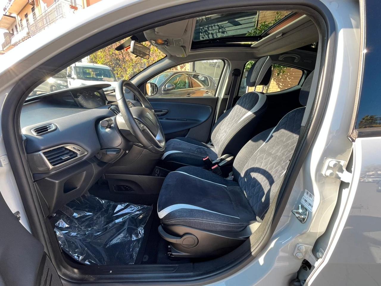 Lancia Ypsilon 1.3 MJT 16V 95 CV 5 porte S&S MYA TETTO APRIBILE