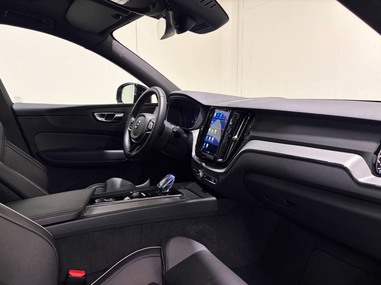 VOLVO XC60 B5 AWD PLUS DARK AUTO