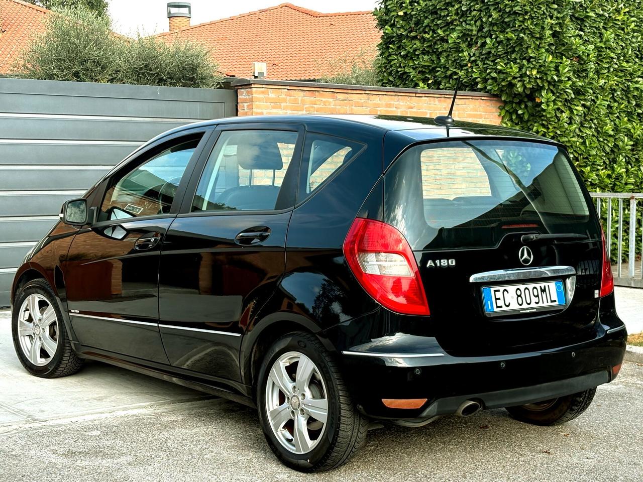 MERCEDES A180(benz)-Pelle,Navi-RESTYLING-2010