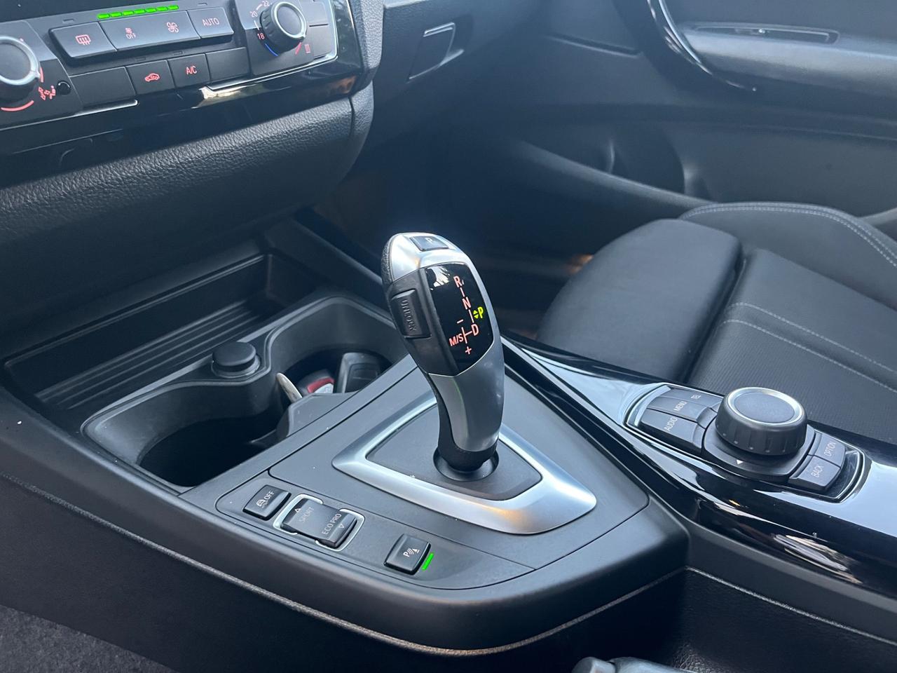 Bmw 118 118d 5p. Urban