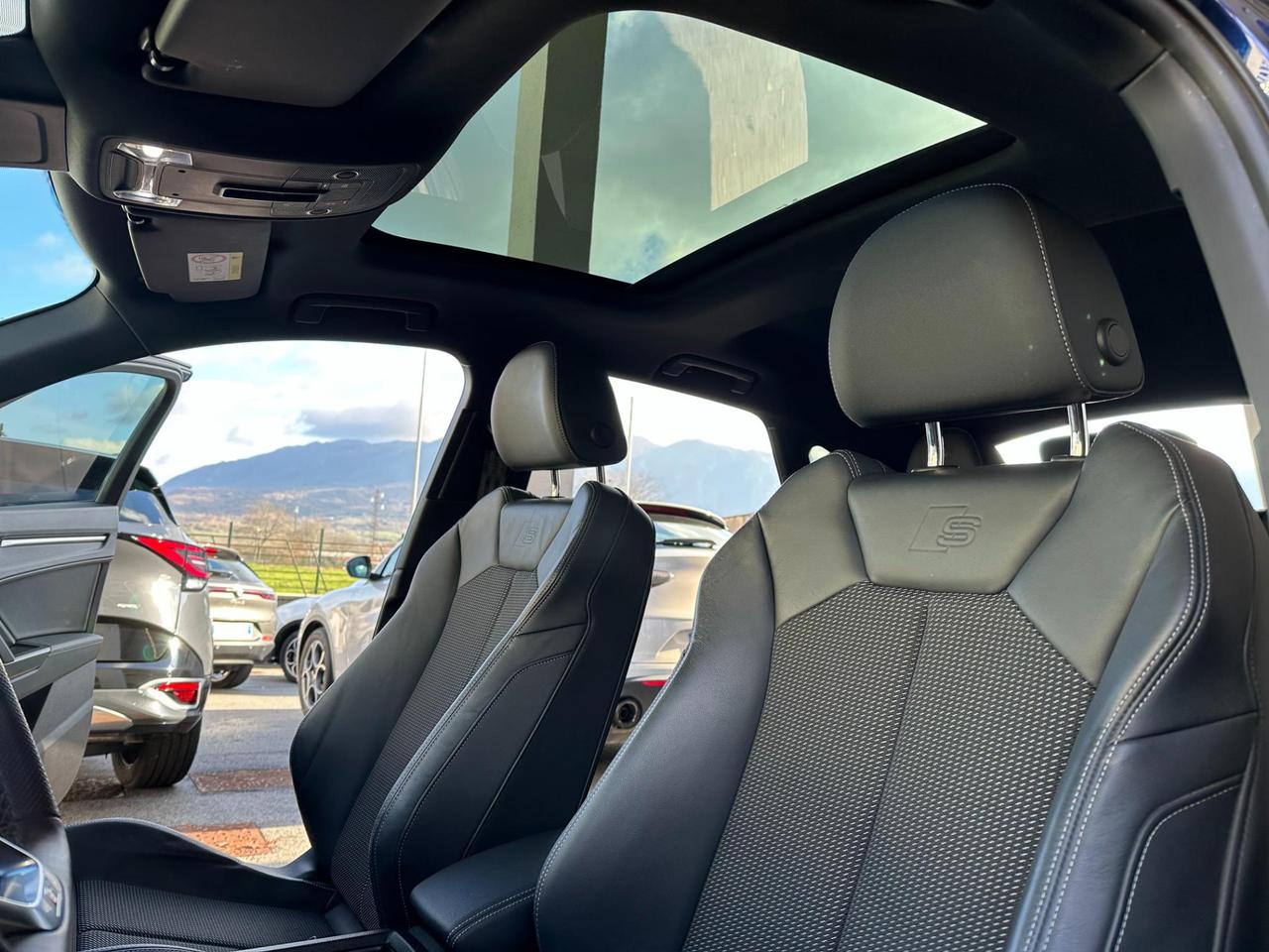 Audi Q3 Sportback 35 2.0 tdi Identity Black s-tronic