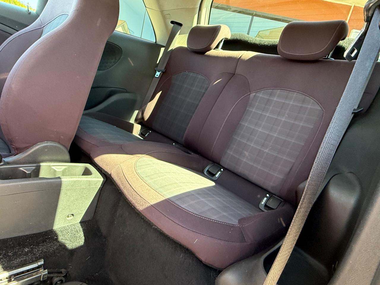 Opel Adam 1.2 70 CV Slam