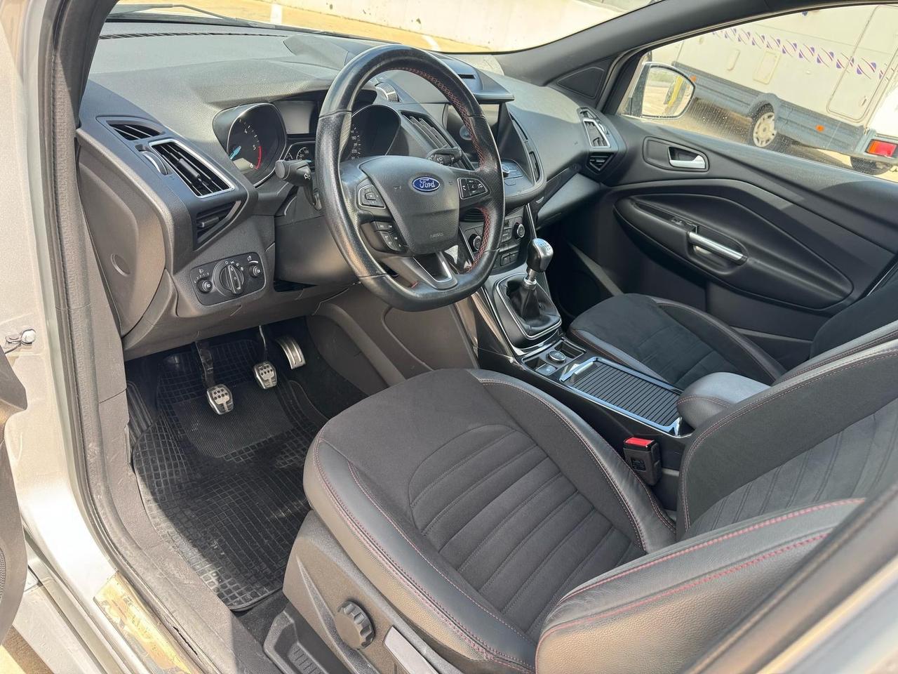 Ford Kuga 1.5 TDCI 120 CV S&S 2WD ST-Line