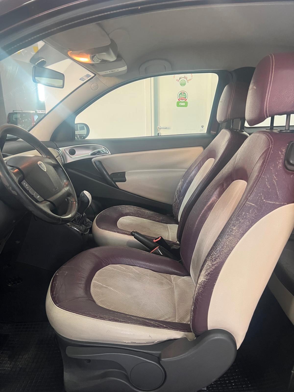 Lancia Ypsilon 1.3 MJT 75 CV Oro