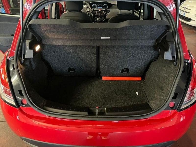 Lancia Ypsilon Ypsilon 1.0 FireFly 5 porte S&S Hybrid Ecochic Silver