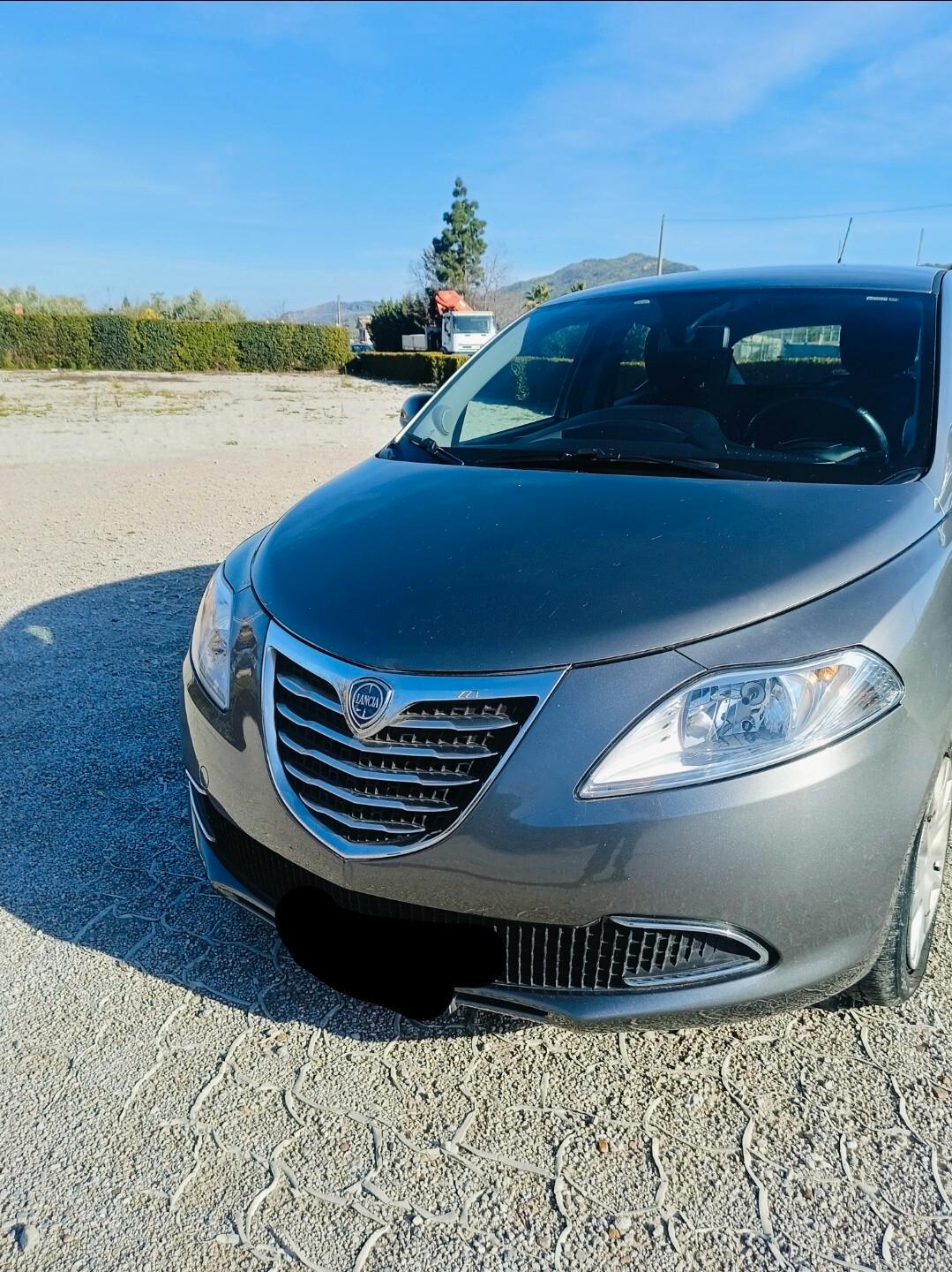 Lancia Ypsilon 1.2 69 CV 5 porte S&S Silver