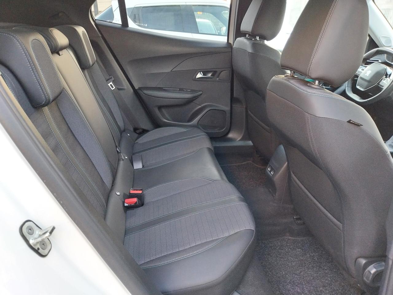 PEUGEOT 2008 1.2 BENZINA ALLURE 2022