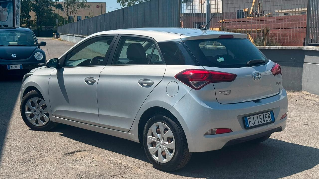 Hyundai i20 1.1 CRDi 12V 5 porte Blackline