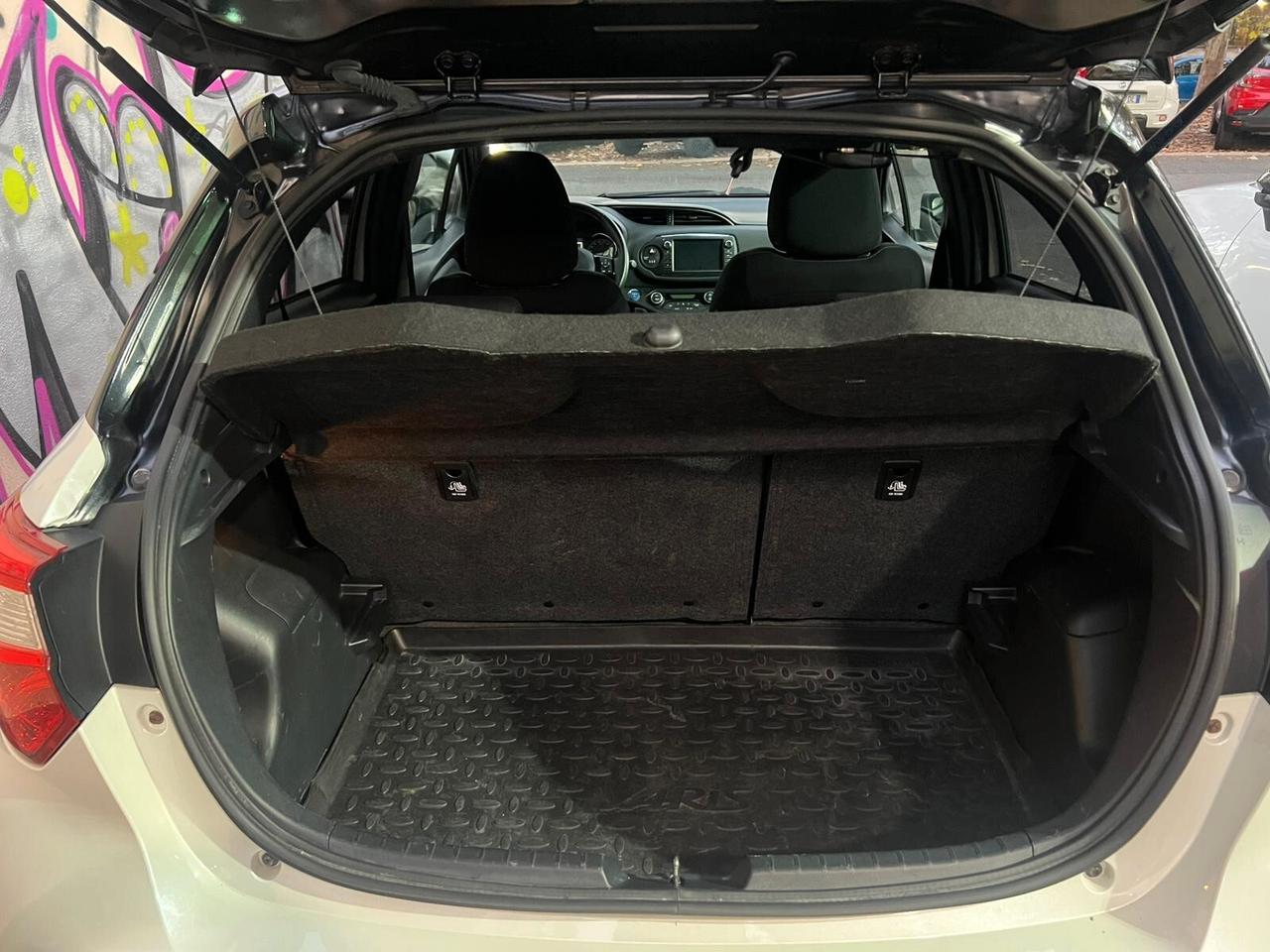 Toyota Yaris 1.5 Hybrid Style / Y20 BITONE