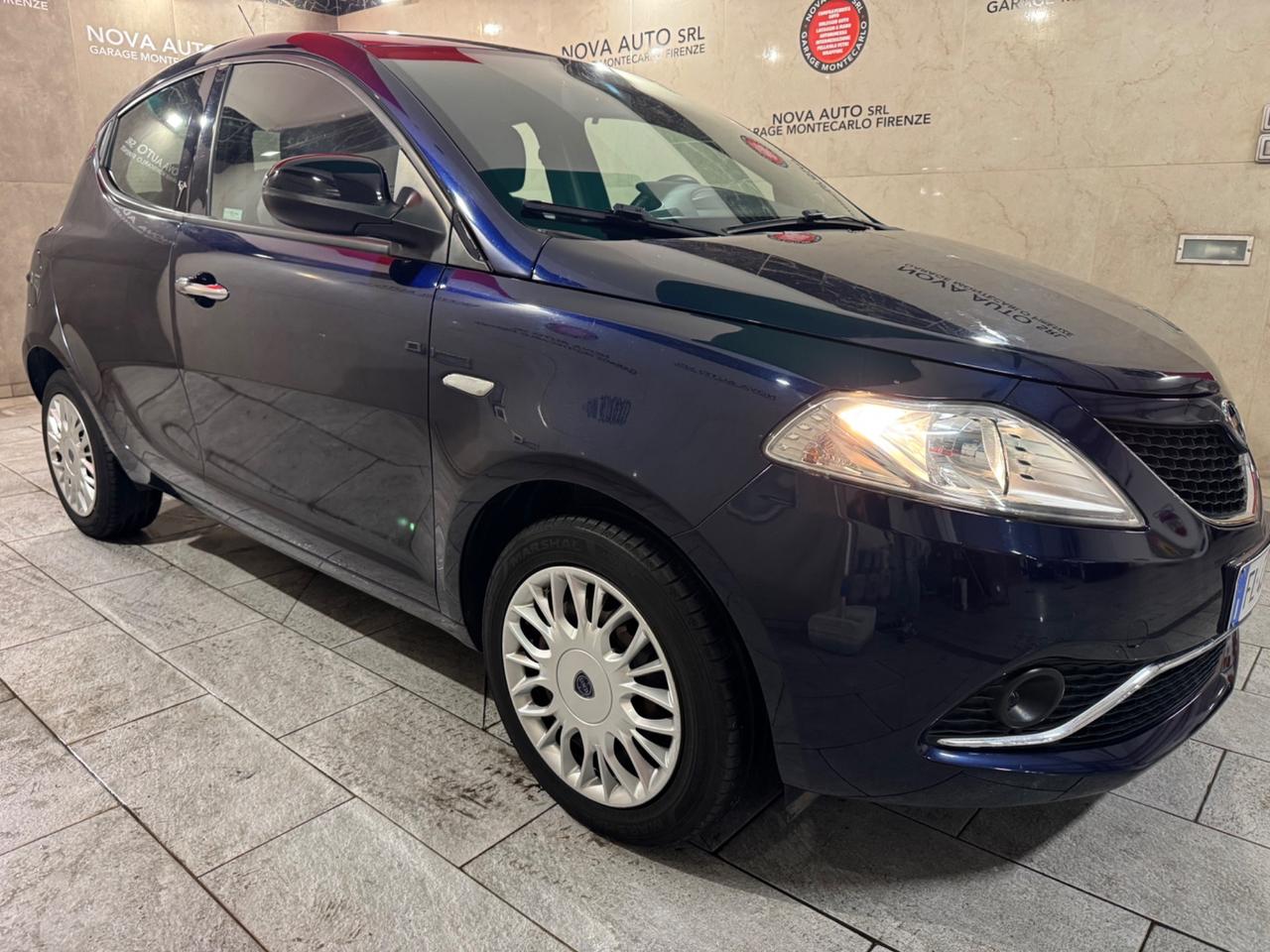Lancia Ypsilon 1.2 69 CV 5 porte Silver NEOPATENTATI