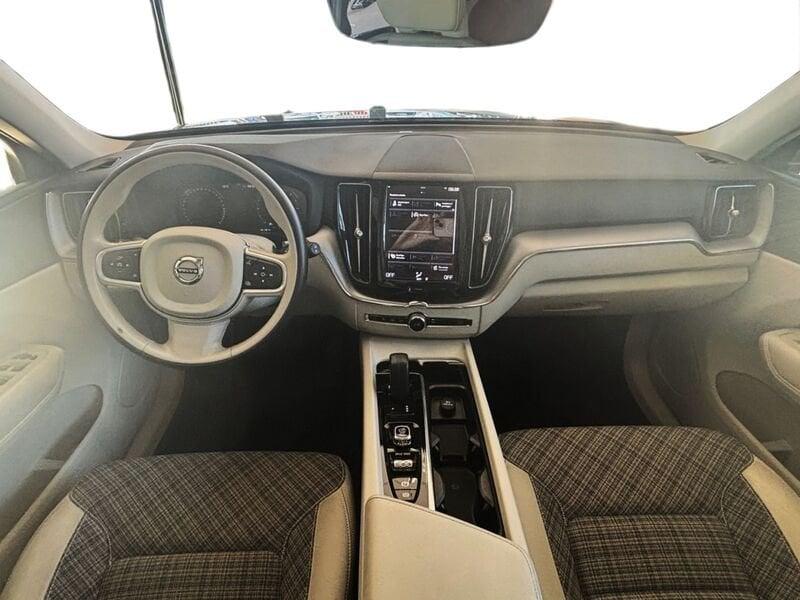 Volvo XC60 B4 197+14 CV AWD Automatica NAVI LED Momentum Pro