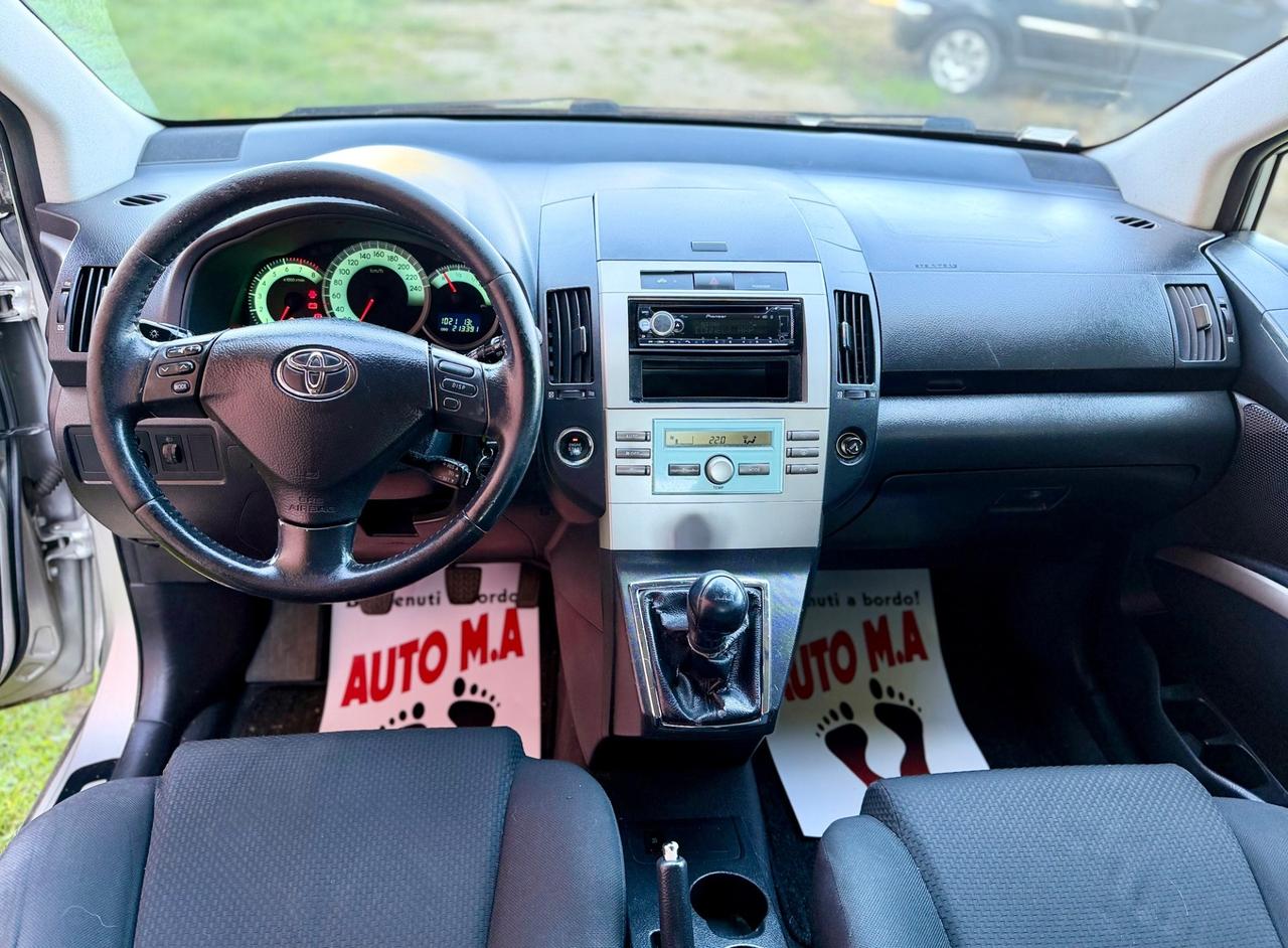 Toyota Corolla Verso 1.6 16V benzina ! ! !