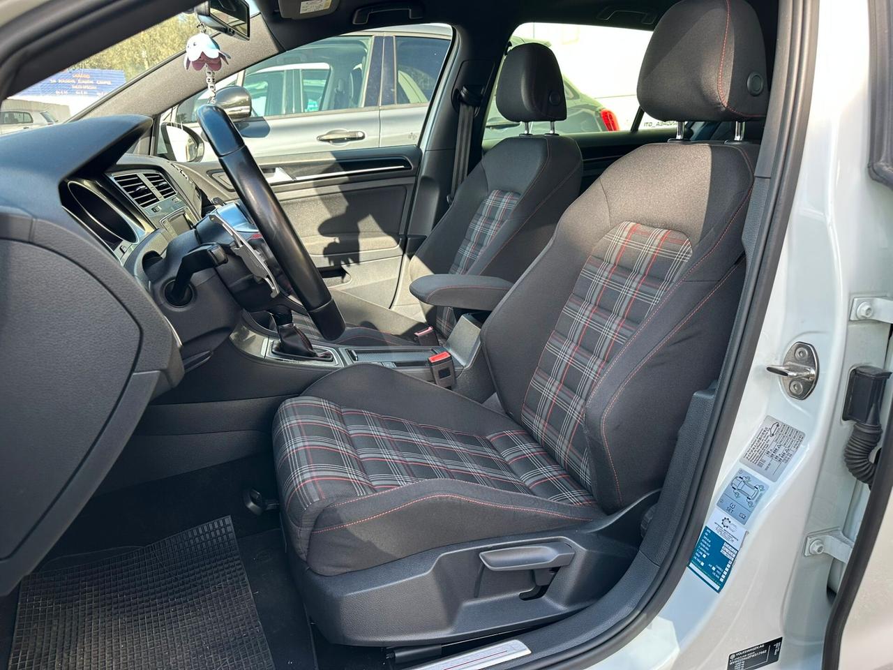 Volkswagen Golf GTI Performance 2.0 TSI DSG 5p 2015