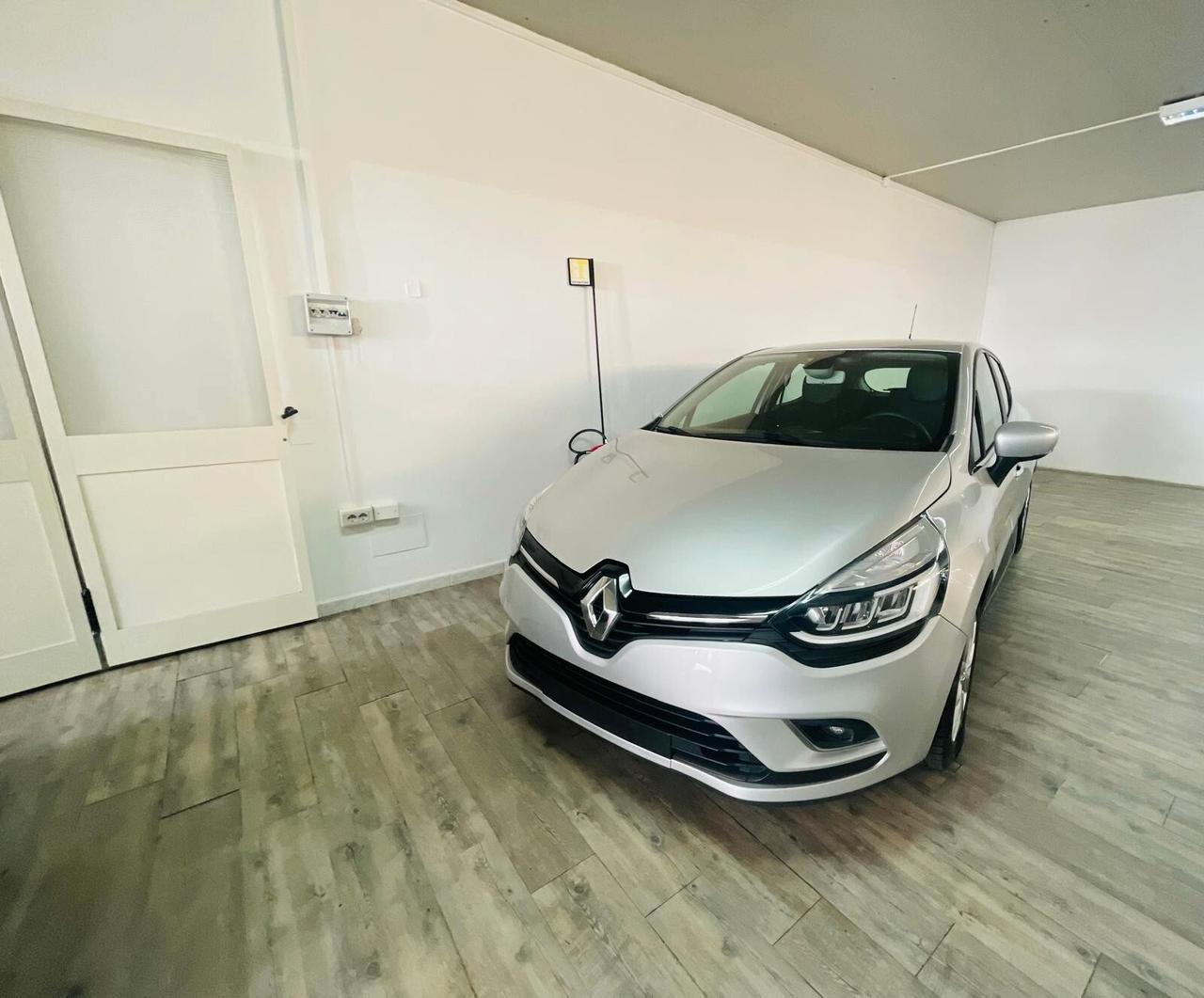 Renault Clio dCi 8V 90 CV 5 porte Moschino Intens