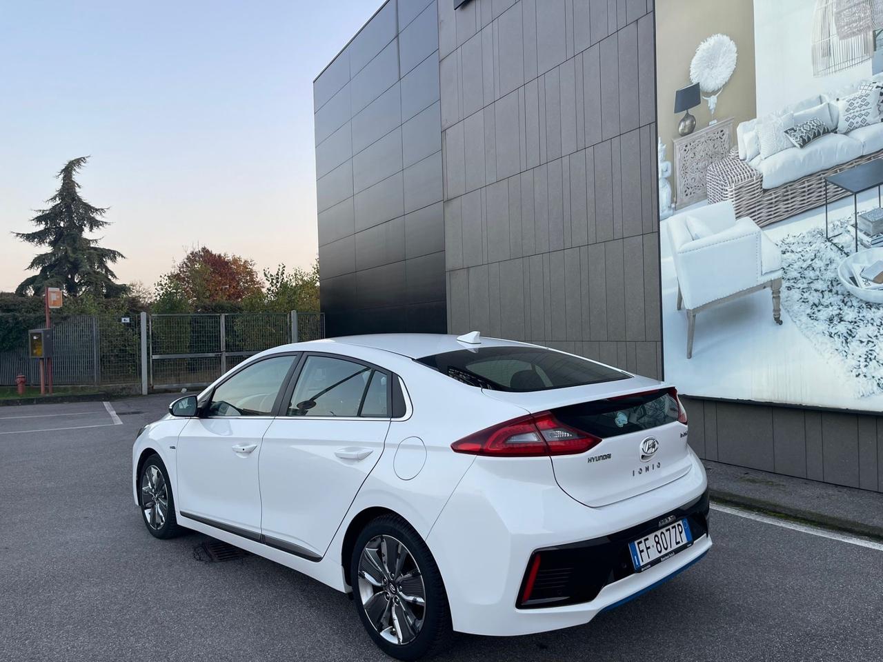 Hyundai Ioniq 1.6 Hybrid DCT Style