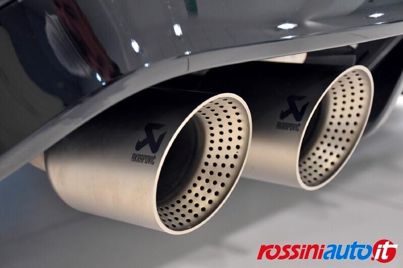 VOLKSWAGEN GOLF 8.5 R BLACK EDITION 2.0 TSI 333 CV DSG 4MOTION AKR