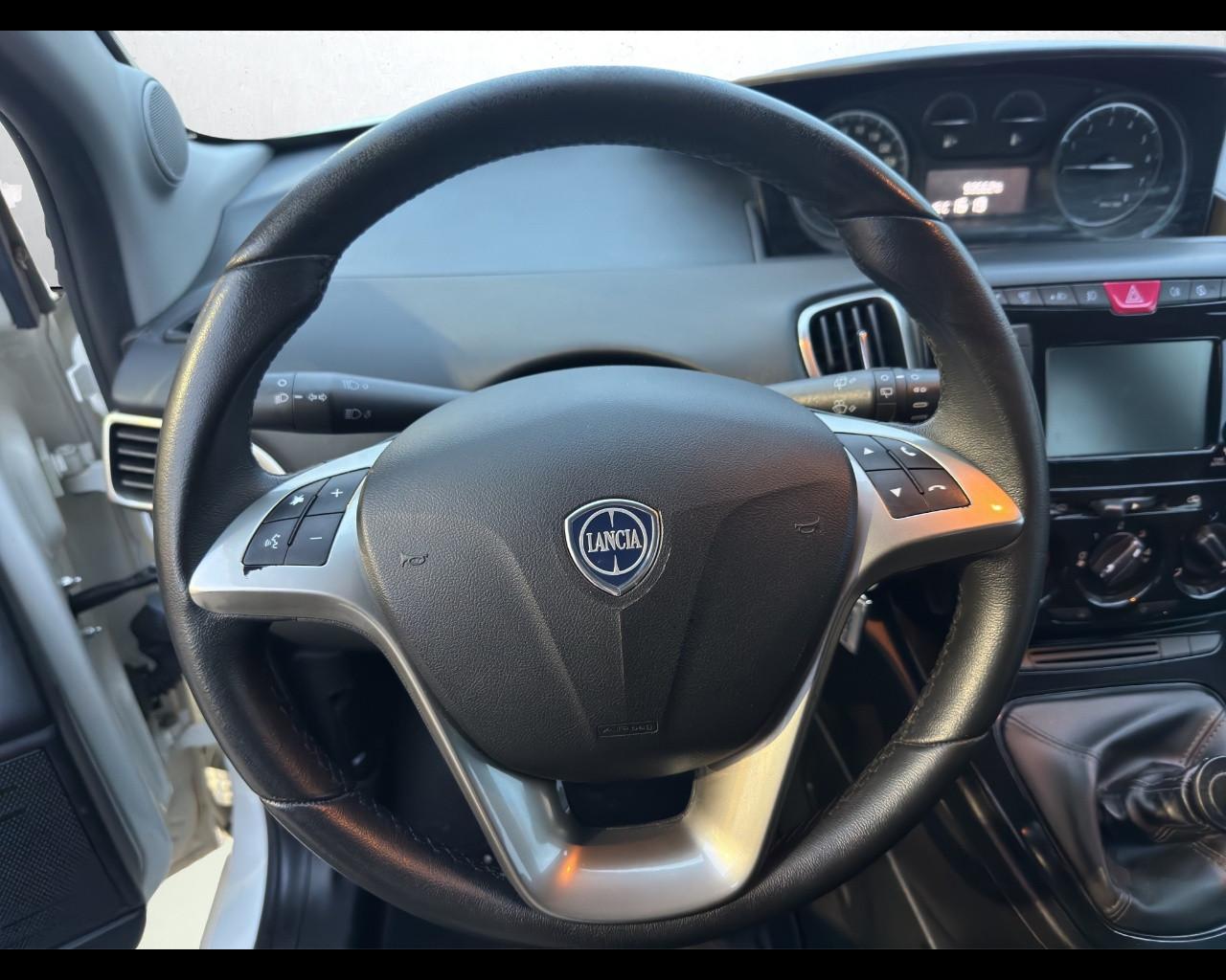 LANCIA Ypsilon 3ª serie - Ypsilon 1.0 FireFly 5 porte S&S Hybrid Ecochic Gold