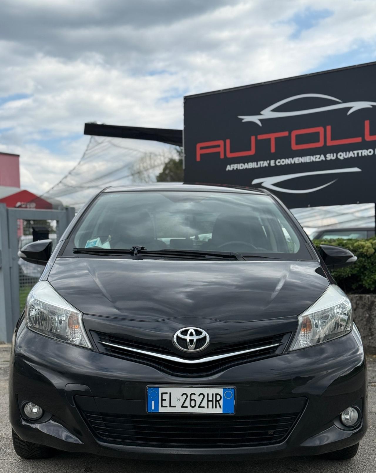 Toyota Yaris 1.0 5 porte Lounge 2011 OK NEOPTENTATI