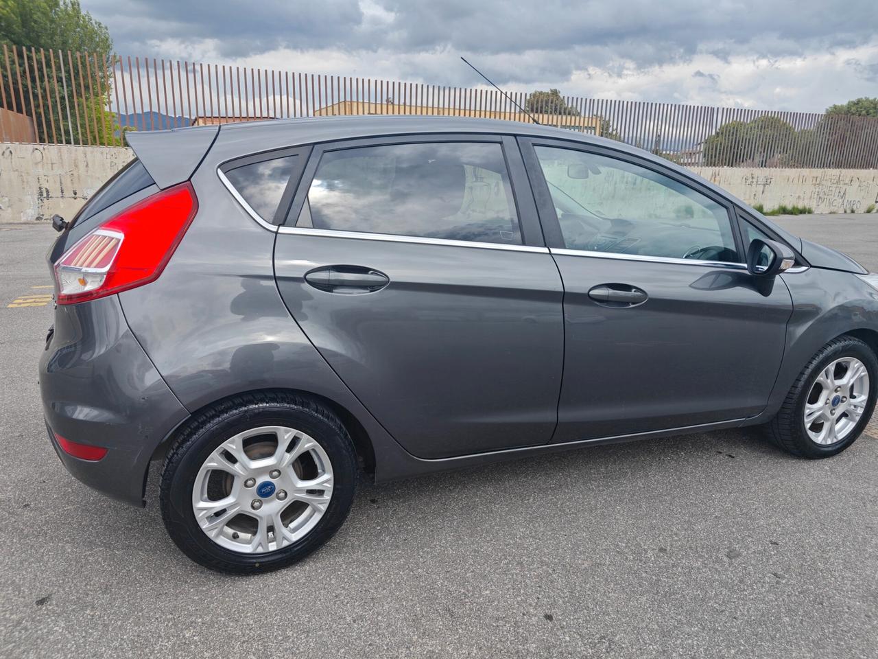 Ford Fiesta 1.5 TDCi 75CV 5 porte Titanium