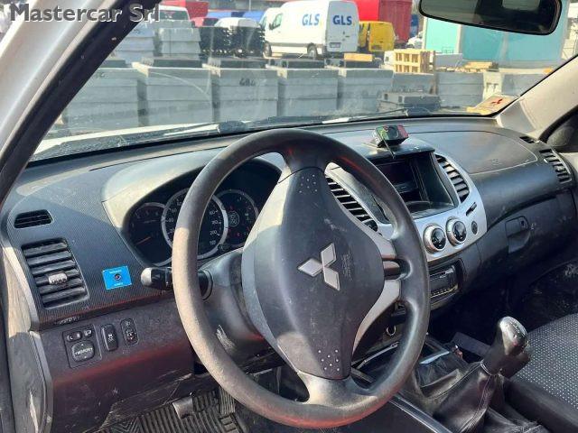 MITSUBISHI L200 d.cab 2.5 di-d Intense - EV278XG