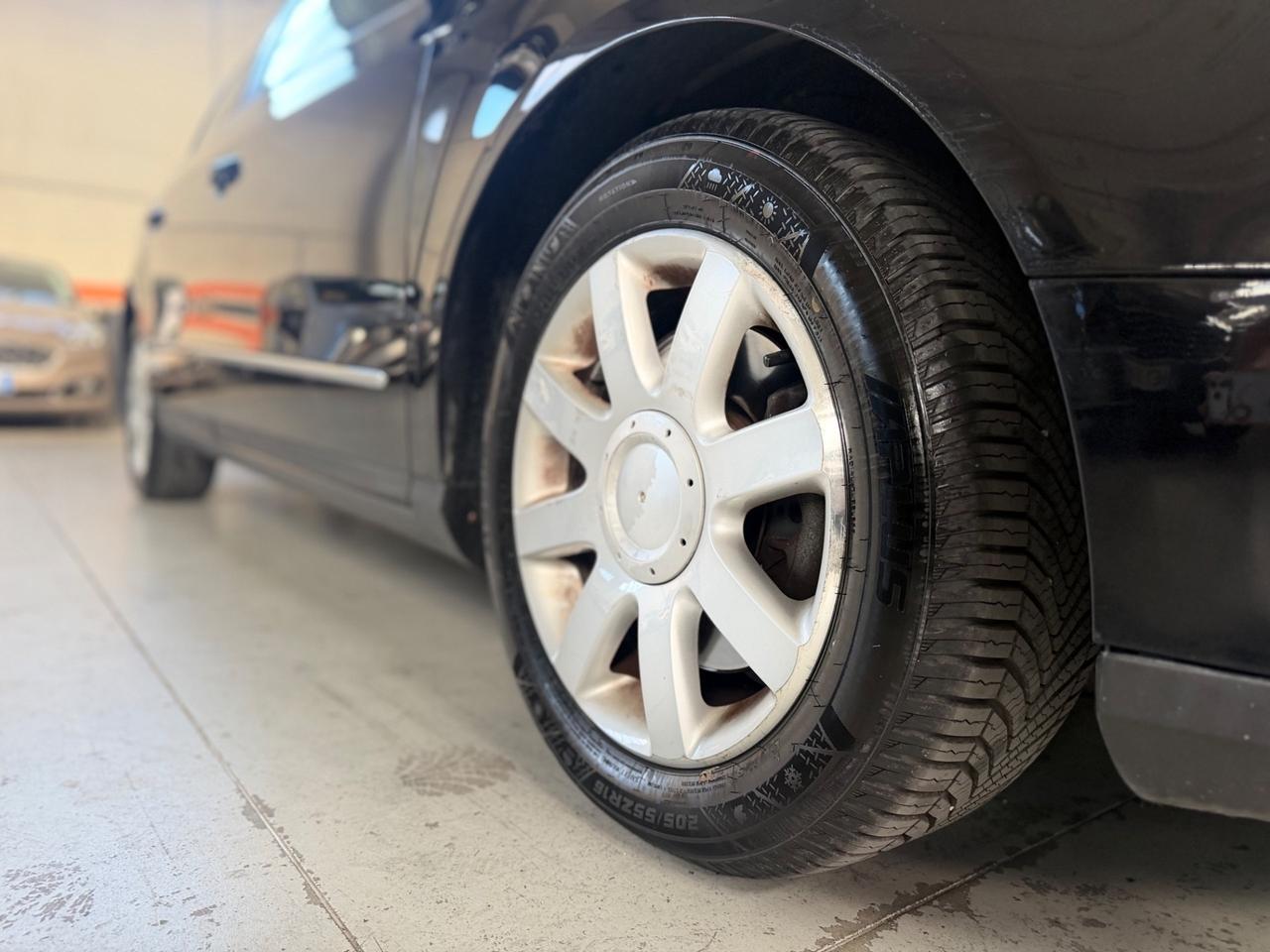 Volkswagen Passat 2.0 TDI DPF DSG Highline NEOPATENTATI