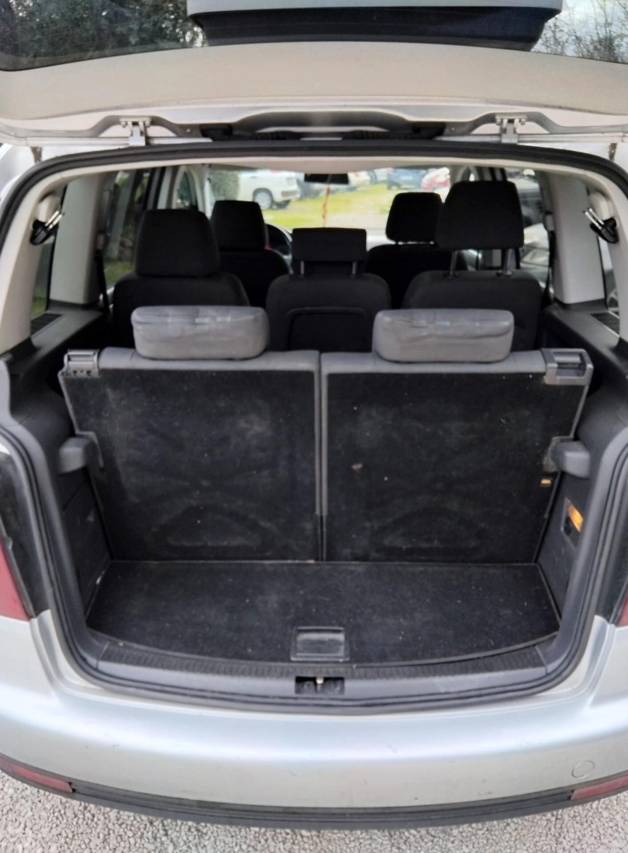 Volkswagen Touran 7 POSTI