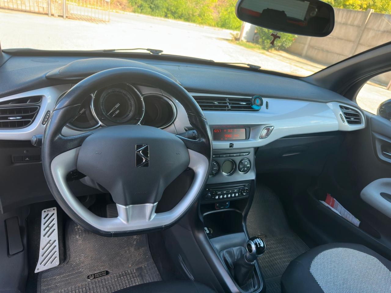 DS3 1.4 HDi 70 Just Black Full Optional