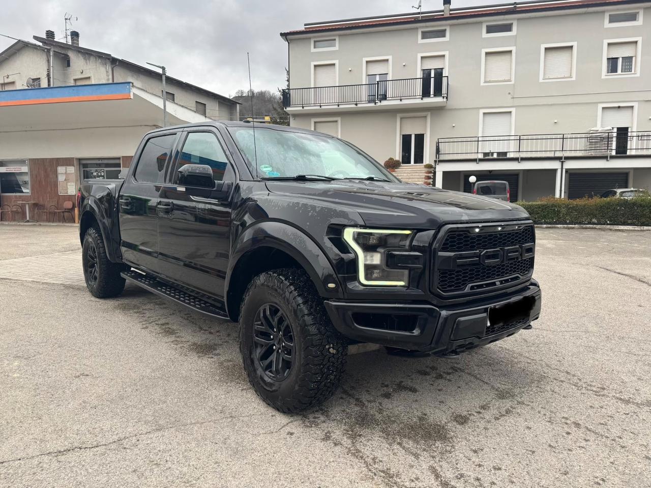 Ford F 150 RAPTOR no ranger