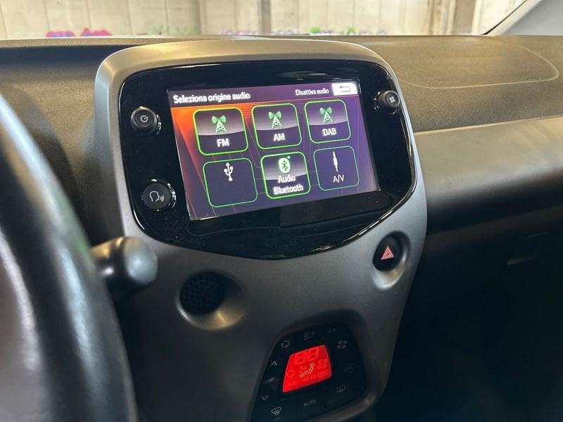 Toyota Aygo 1.0 VVT-i x-play + CERCHI IN LEGA