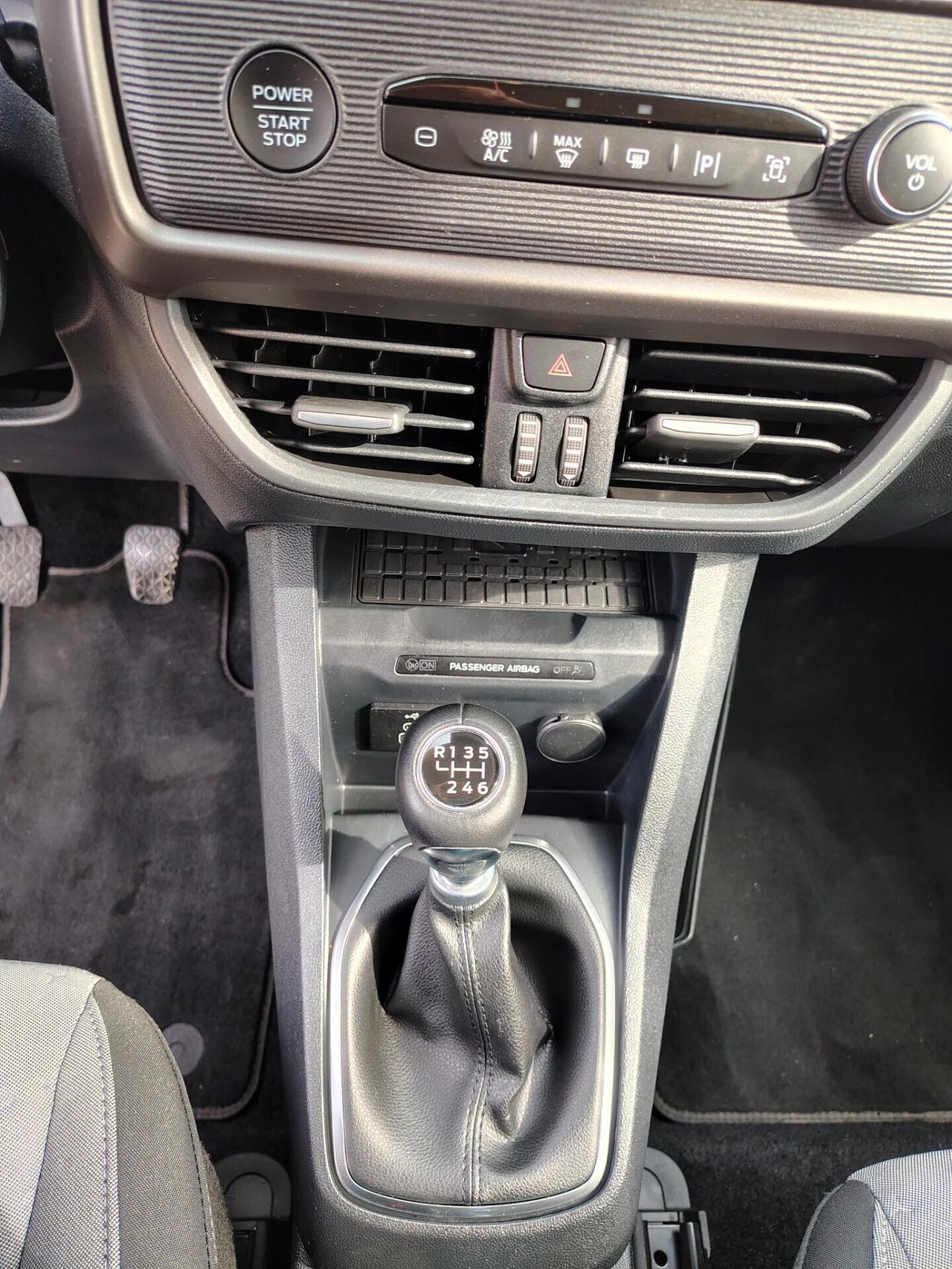 Ford Tourneo Courier 1.0 EcoBoost Titanium