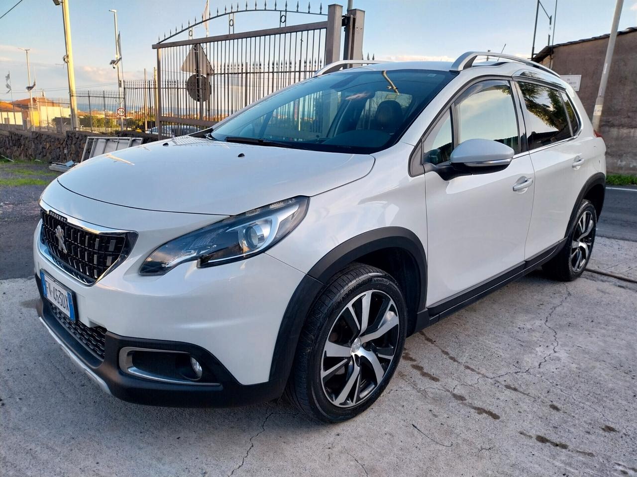 PEUGEOT 2008 1.6 DIESEL SOLO 90.000 KM ALLURE 2019