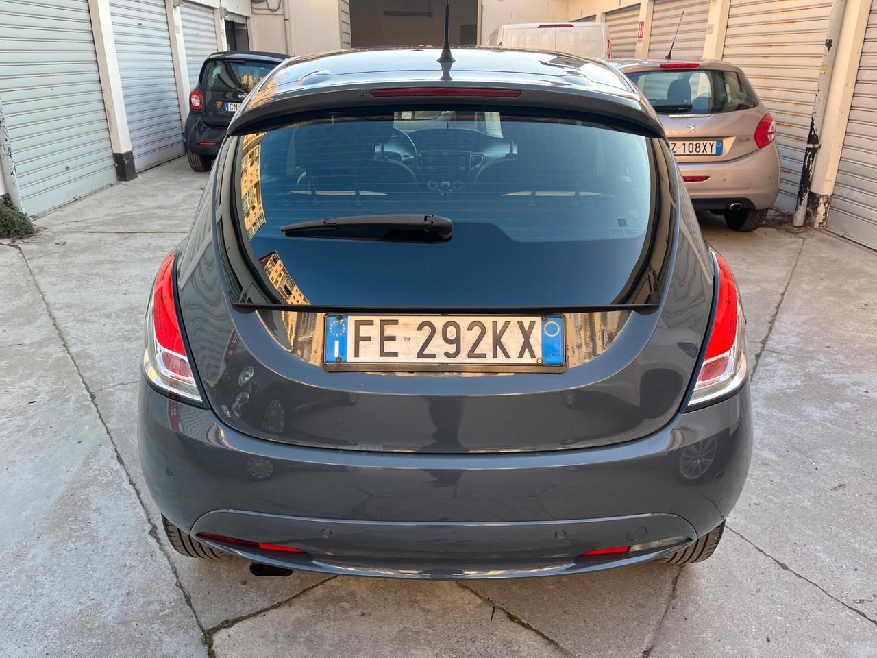 Lancia Ypsilon 1.2 69 CV 5 porte Platinum