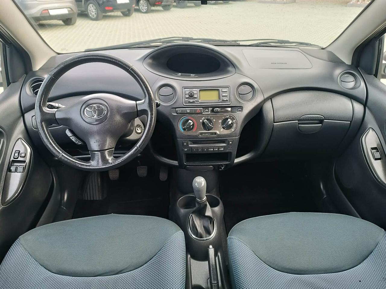 Toyota Yaris 1.0i 16V cat 5 porte Sol