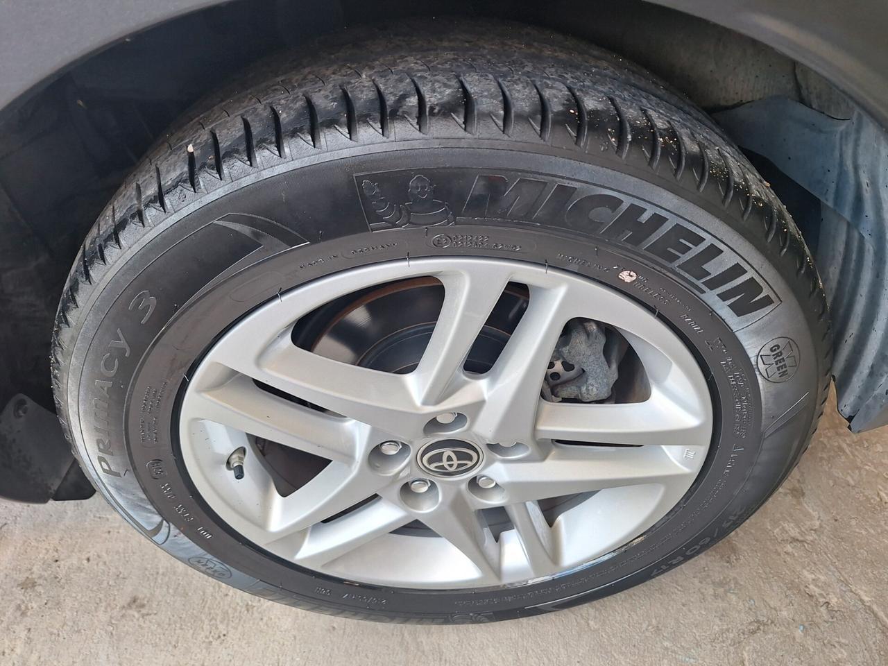 Toyota C-HR 1.8 Hybrid E-CVT Business
