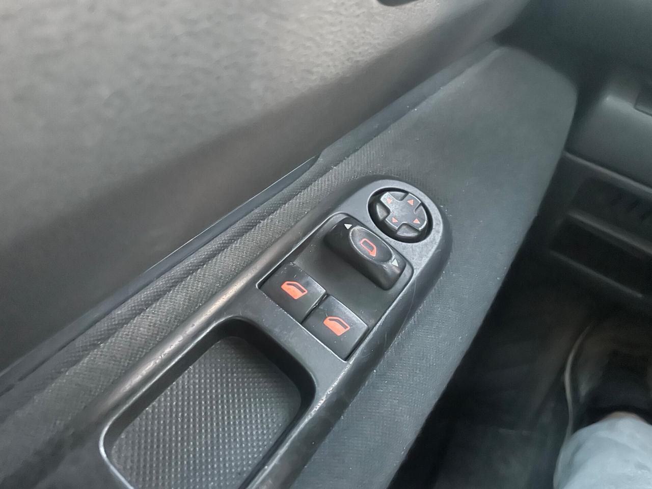 Peugeot 3008 1.6 HDi 115CV Access