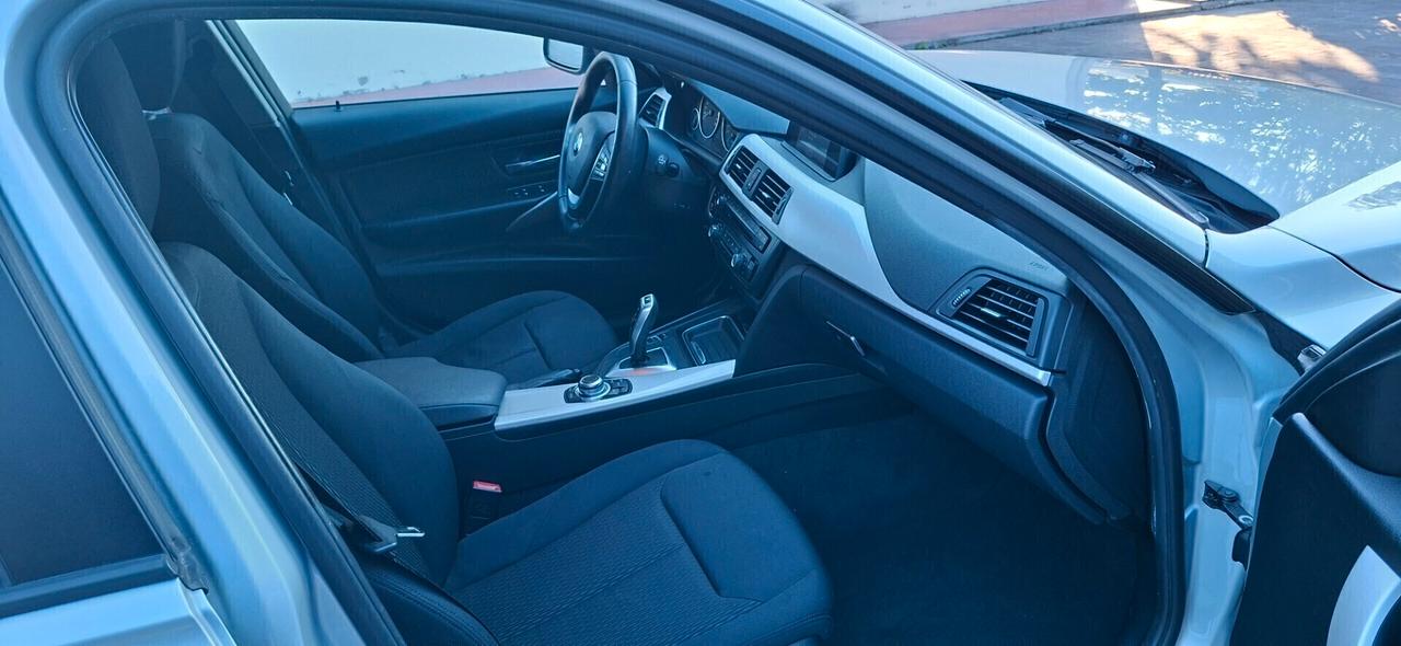 BMW 318D TOURING LUXURU CON CAMBIO AUTOMATICO