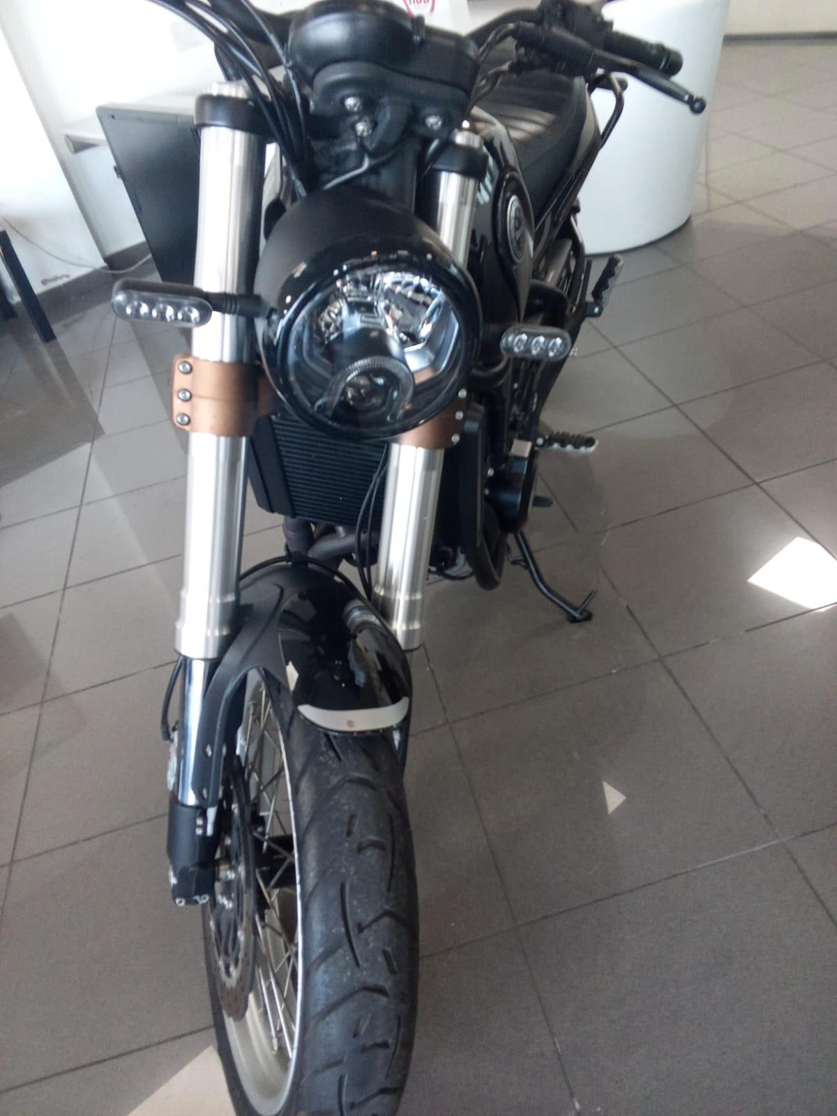 Benelli Leoncino 500 TRAIL