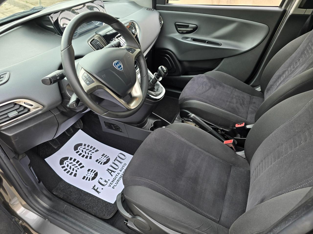 LANCIA YPSILON ECOCHIC 2015 PARI AL NUOVO
