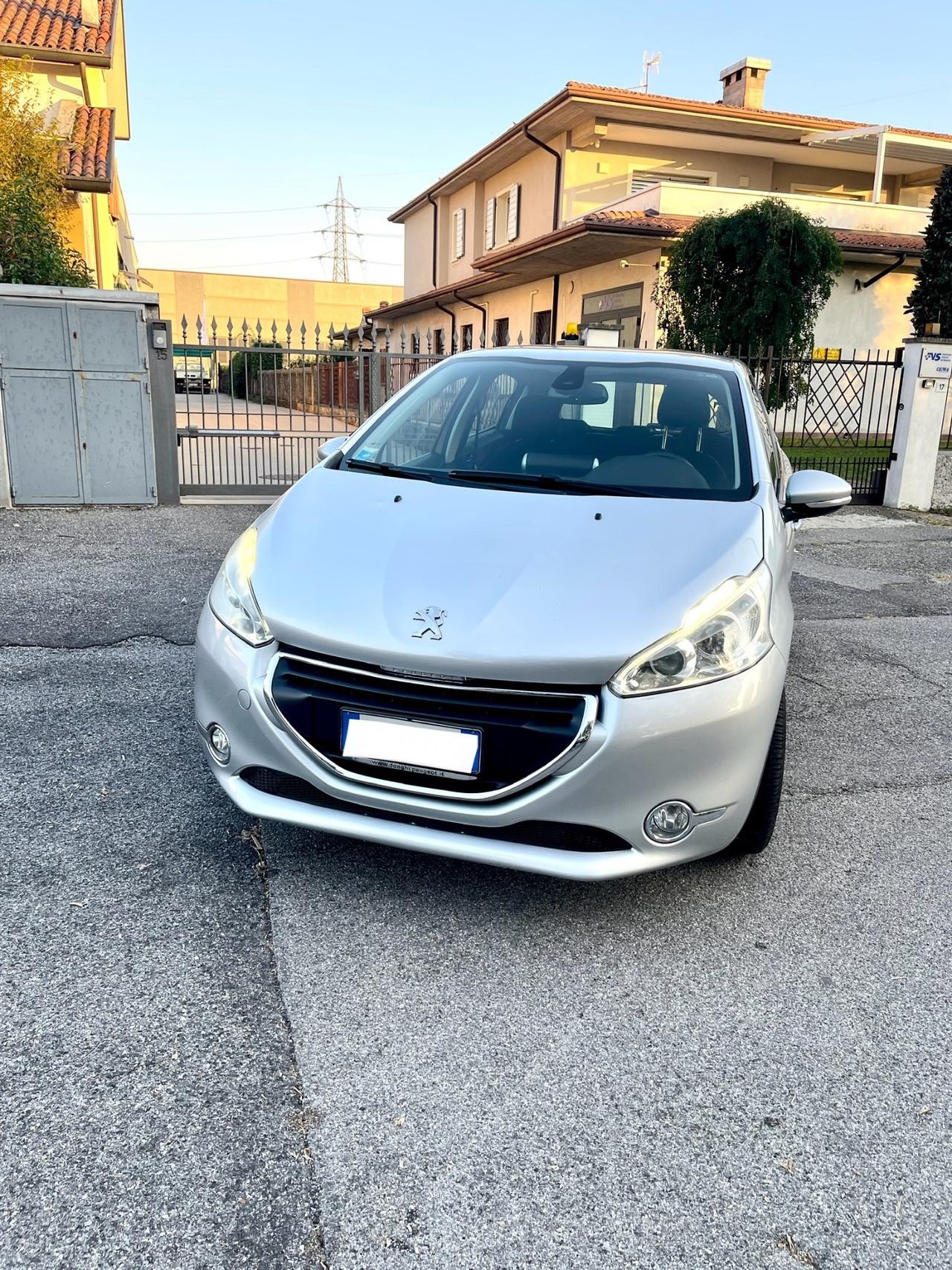 Peugeot 208 1.4 HDi 68 CV 5 porte Allure per Neopatentati 204