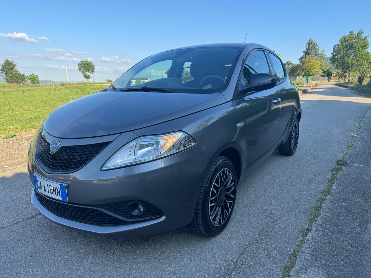 Lancia Ypsilon 1.2 69 CV 5 porte S&S Gold