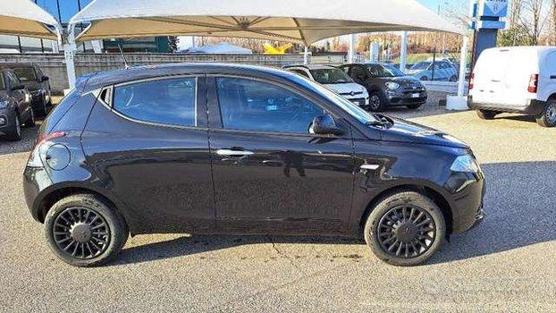 Lancia Ypsilon SILVER