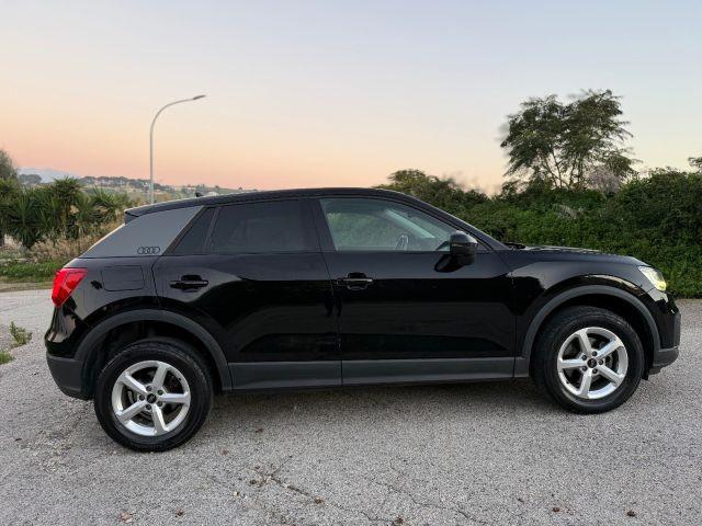 AUDI Q2 30 TDI Identity Black